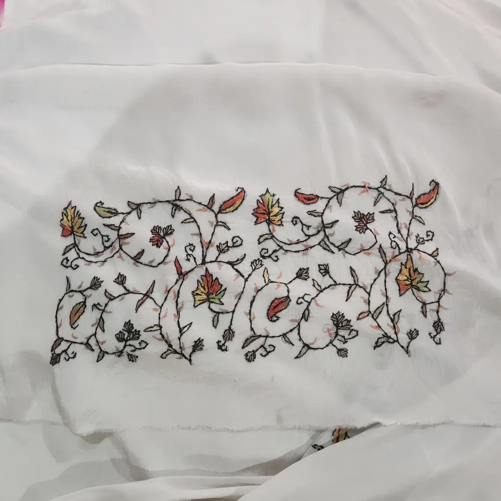 Luxe White 3PC Hand Sozni Embroidered Crepe Suit | Sonmarg Collection - Image 4
